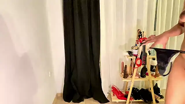 Nisha2708 online show from 12/31/24, 08:23