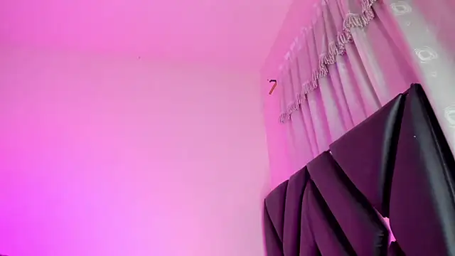 stephany doll  online show from 04/11/26, 07:45