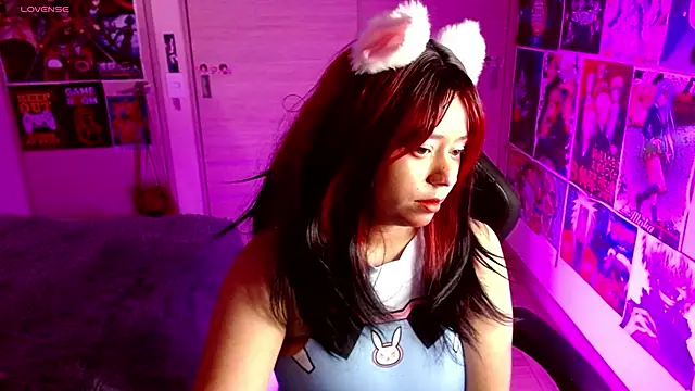 Snapshot of Emmachan19 chatting on 11/24/25, 06:57 Emmachan19 online show from 11/24/25, 06:57