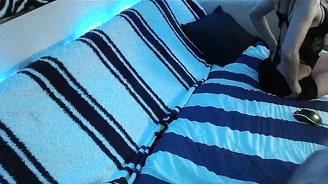 Snapshot of cammyquart chatting on 12/19/24, 08:23 cammyquart online show from 12/19/24, 08:23