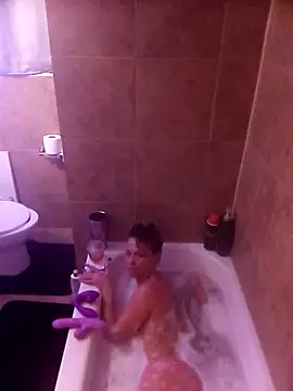 Snapshot of cammyquart chatting on 12/28/24, 09:42 cammyquart online show from 12/28/24, 09:42