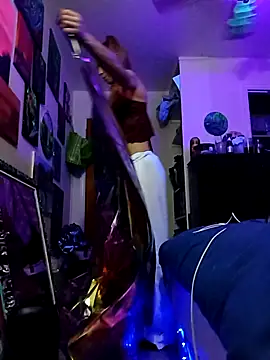 Snapshot of cammyquart chatting on 10/05/25, 02:10 cammyquart online show from 10/05/25, 02:10