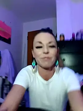 Snapshot of cammyquart chatting on 11/04/25, 03:49 cammyquart online show from 11/04/25, 03:49