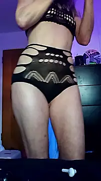 Snapshot of cammyquart chatting on 11/16/25, 10:04 cammyquart online show from 11/16/25, 10:04