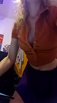 Snapshot of cammyquart chatting on 11/30/25, 11:20 cammyquart online show from 11/30/25, 11:20