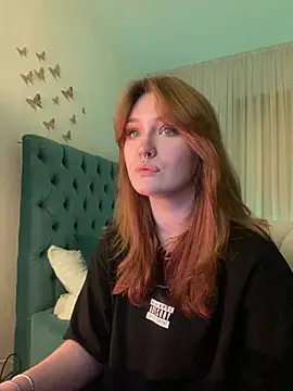 Snapshot of _Chlo__e chatting on 02/26/25, 10:42 Chlo e online show from 02/26/25, 10:42