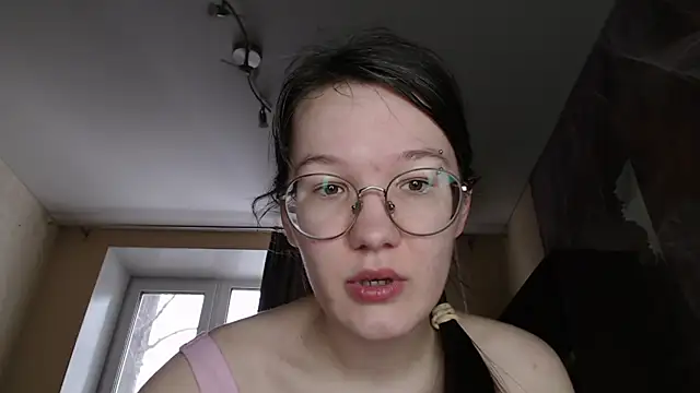 Snapshot of MiriamOr chatting on 02/15/25, 07:16 MiriamOr online show from 02/15/25, 07:16