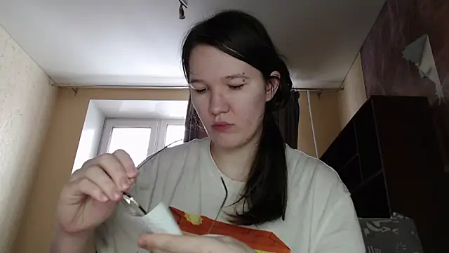 Snapshot of MiriamOr chatting on 02/19/25, 07:17 MiriamOr online show from 02/19/25, 07:17