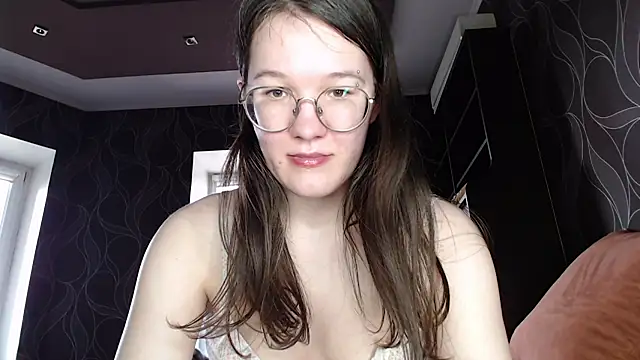 Snapshot of MiriamOr chatting on 03/10/25, 11:42 MiriamOr online show from 03/10/25, 11:42