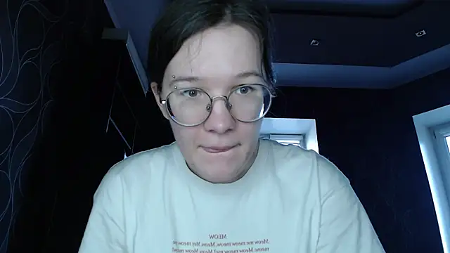 Snapshot of MiriamOr chatting on 03/23/25, 08:26 MiriamOr online show from 03/23/25, 08:26