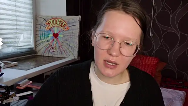 Snapshot of MiriamOr chatting on 10/12/25, 08:13 MiriamOr online show from 10/12/25, 08:13