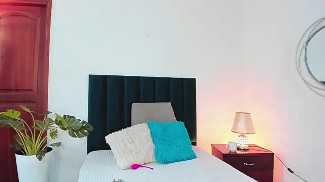 Snapshot of Nina_Cavaali chatting on 12/29/24, 05:22 Nina Cavaali online show from 12/29/24, 05:22