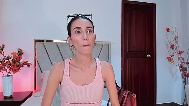 Snapshot of Nina_Cavaali chatting on 01/08/25, 06:09 Nina Cavaali online show from 01/08/25, 06:09