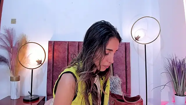 Snapshot of Nina_Cavaali chatting on 01/11/25, 06:33 Nina Cavaali online show from 01/11/25, 06:33