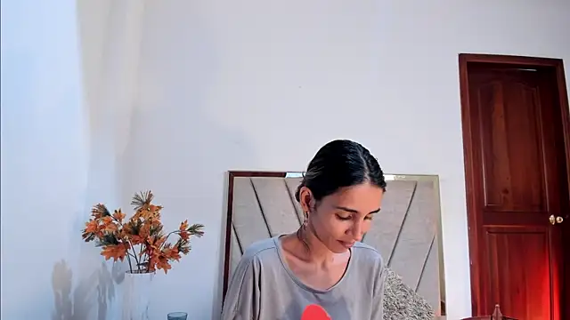 Snapshot of Nina_Cavaali chatting on 03/04/25, 06:18 Nina Cavaali online show from 03/04/25, 06:18