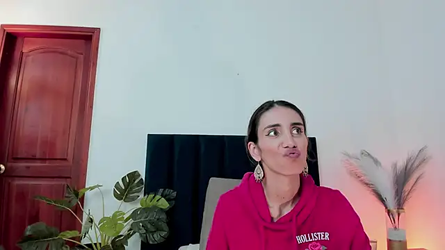 Snapshot of Nina_Cavaali chatting on 03/07/25, 06:11 Nina Cavaali online show from 03/07/25, 06:11