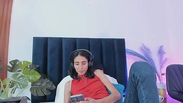 Snapshot of Nina_Cavaali chatting on 09/12/25, 06:30 Nina Cavaali online show from 09/12/25, 06:30