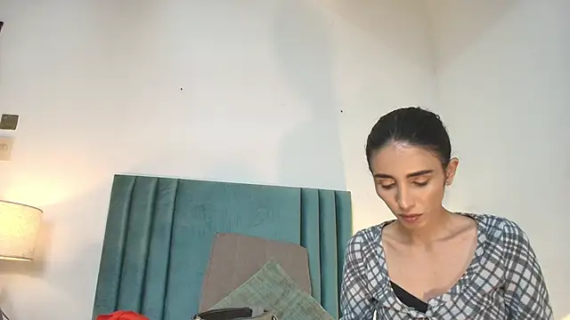 Snapshot of Nina_Cavaali chatting on 09/18/25, 06:43 Nina Cavaali online show from 09/18/25, 06:43