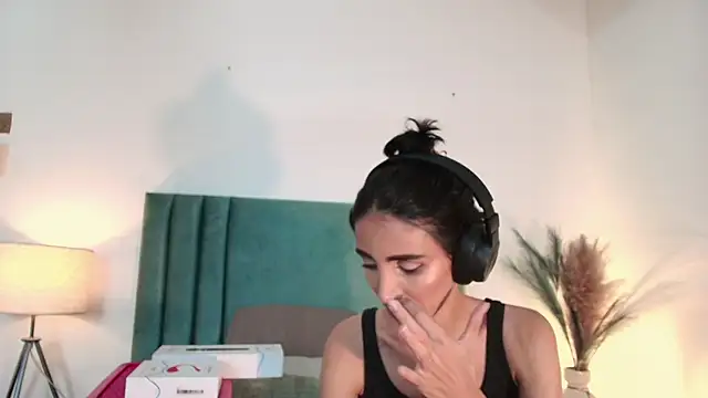 Snapshot of Nina_Cavaali chatting on 09/23/25, 06:22 Nina Cavaali online show from 09/23/25, 06:22