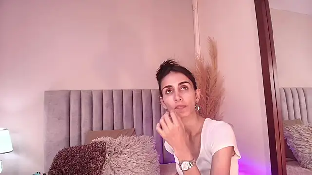 Snapshot of Nina_Cavaali chatting on 09/25/25, 06:22 Nina Cavaali online show from 09/25/25, 06:22