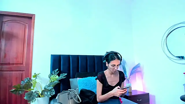 Snapshot of Nina_Cavaali chatting on 10/10/25, 06:18 Nina Cavaali online show from 10/10/25, 06:18