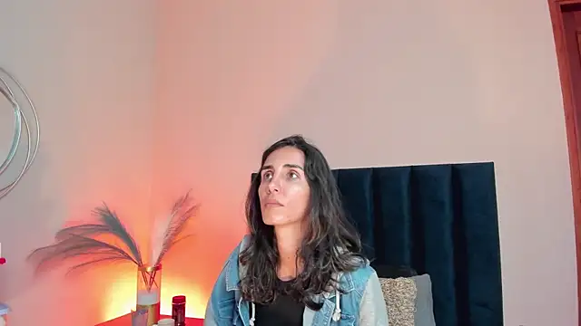 Snapshot of Nina_Cavaali chatting on 10/24/25, 06:37 Nina Cavaali online show from 10/24/25, 06:37