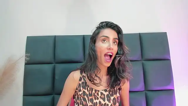 Snapshot of Nina_Cavaali chatting on 10/31/25, 06:09 Nina Cavaali online show from 10/31/25, 06:09