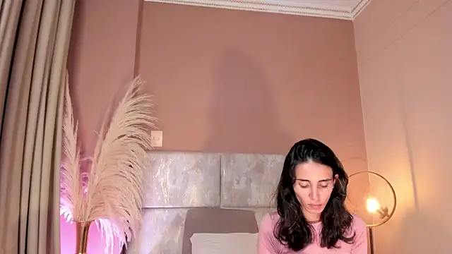 Snapshot of Nina_Cavaali chatting on 11/04/25, 06:18 Nina Cavaali online show from 11/04/25, 06:18