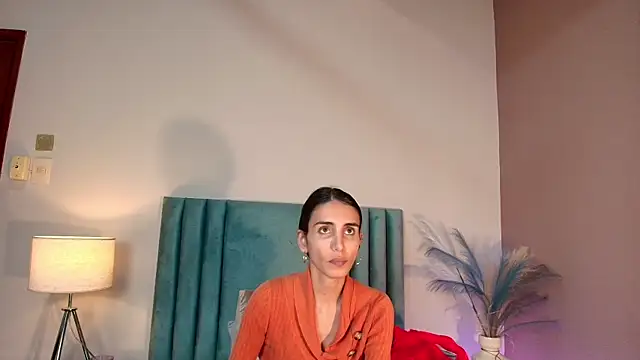 Snapshot of Nina_Cavaali chatting on 11/06/25, 05:58 Nina Cavaali online show from 11/06/25, 05:58