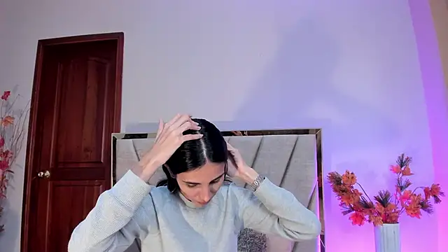 Snapshot of Nina_Cavaali chatting on 11/13/25, 06:18 Nina Cavaali online show from 11/13/25, 06:18