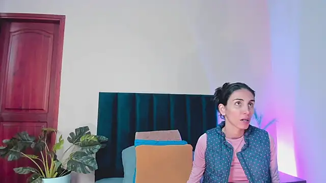 Snapshot of Nina_Cavaali chatting on 11/28/25, 06:21 Nina Cavaali online show from 11/28/25, 06:21