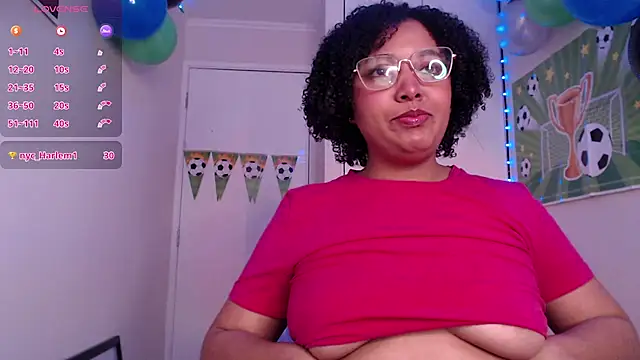 Snapshot of michell_bling1 chatting on 07/06/26, 12:35 michell bling1 online show from 07/06/26, 12:35