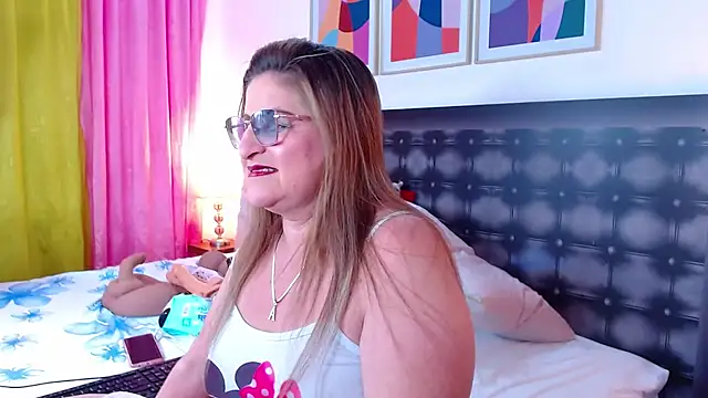 sandra 20 online show from 03/04/25, 10:46