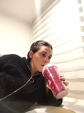 Mia Hampton online show from 02/08/25, 12:49