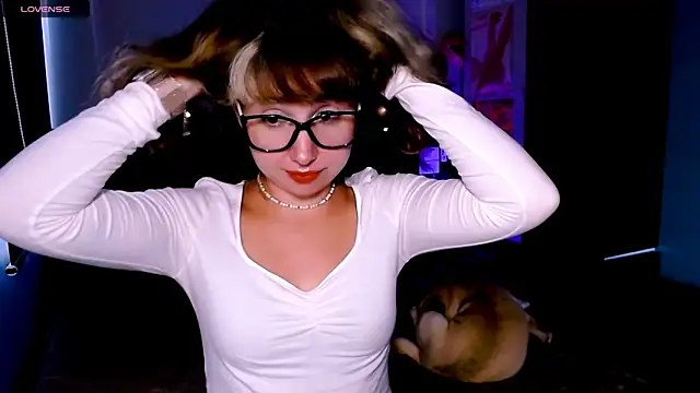 Snapshot of Cosmo_Riri chatting on 09/20/25, 04:13 Cosmo Riri online show from 09/20/25, 04:13