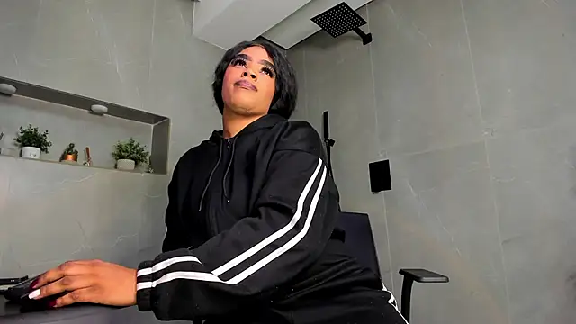 Briana Wells  online show from 06/04/26, 12:33