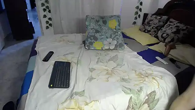ivonne  hott1 online show from 06/17/26, 03:13