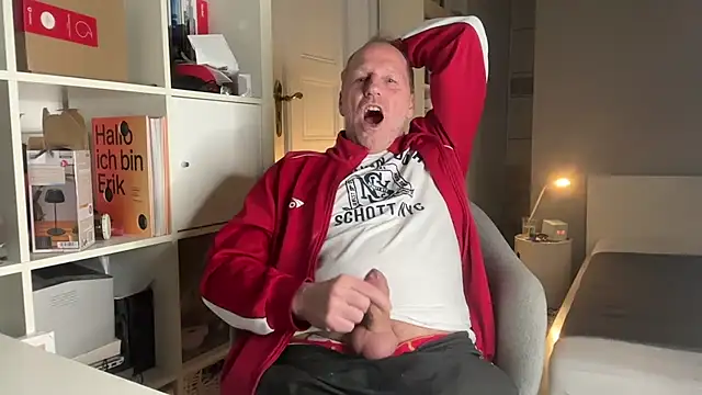 Snapshot of drefman chatting on 02/16/26, 06:15 drefman online show from 02/16/26, 06:15