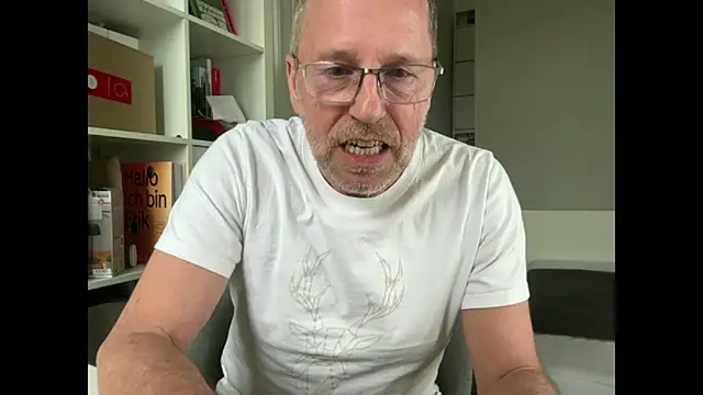 Snapshot of drefman chatting on 02/21/26, 03:02 drefman online show from 02/21/26, 03:02