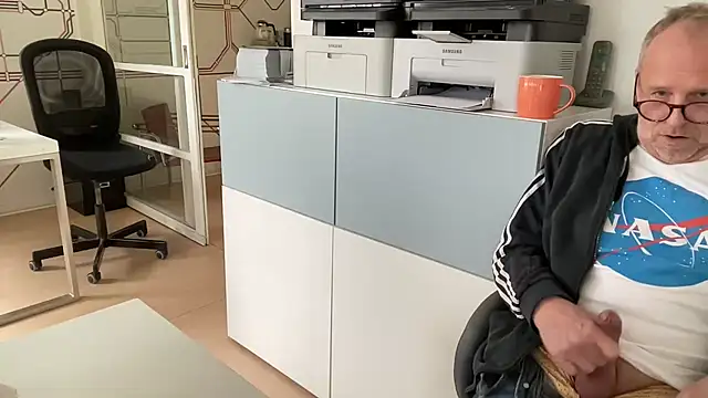 Snapshot of drefman chatting on 02/24/26, 11:41 drefman online show from 02/24/26, 11:41