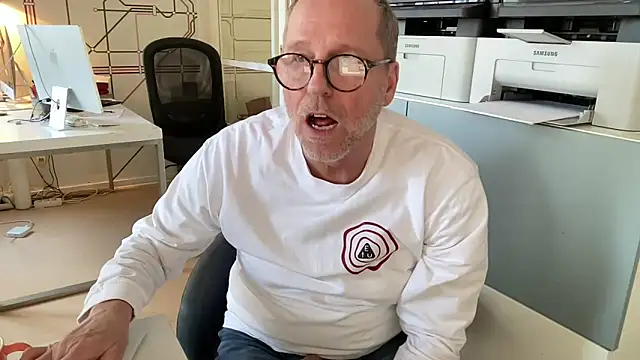 Snapshot of drefman chatting on 02/26/26, 11:20 drefman online show from 02/26/26, 11:20