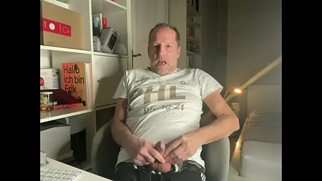 Snapshot of drefman chatting on 03/02/26, 06:04 drefman online show from 03/02/26, 06:04