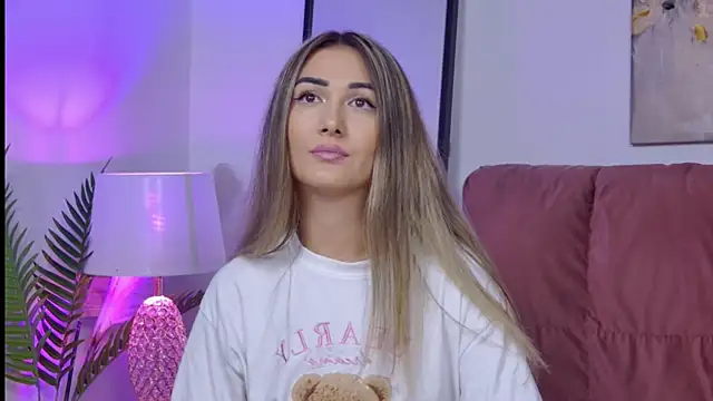 Snapshot of NicolLopeze chatting on 10/03/25, 12:46 NicolLopeze online show from 10/03/25, 12:46