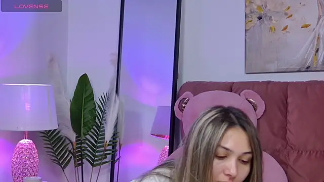 Snapshot of NicolLopeze chatting on 11/20/25, 03:34 NicolLopeze online show from 11/20/25, 03:34