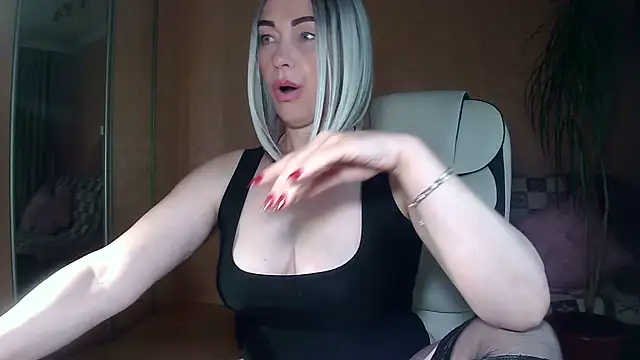 Snapshot of Roxolana_Drim chatting on 06/17/26, 09:56 Roxolana Drim online show from 06/17/26, 09:56