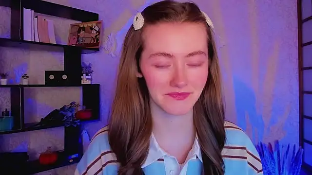 Snapshot of KateCuddle chatting on 12/17/24, 02:12 KateCuddle online show from 12/17/24, 02:12