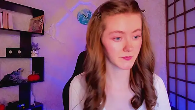 Snapshot of KateCuddle chatting on 12/25/24, 05:37 KateCuddle online show from 12/25/24, 05:37