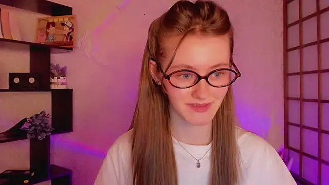 Snapshot of KateCuddle chatting on 01/23/25, 05:24 KateCuddle online show from 01/23/25, 05:24