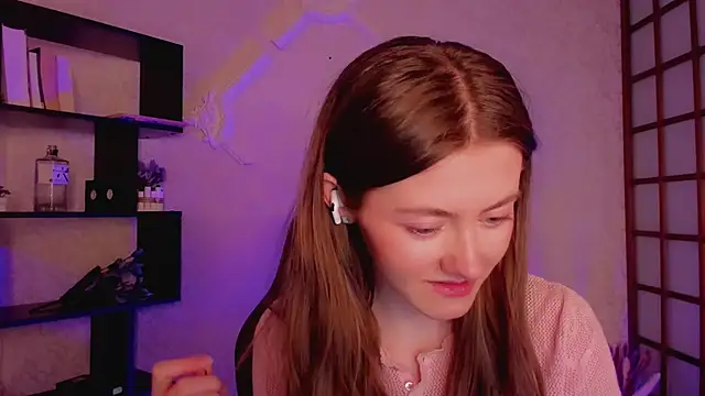 Snapshot of KateCuddle chatting on 02/04/25, 02:07 KateCuddle online show from 02/04/25, 02:07