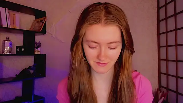 Snapshot of KateCuddle chatting on 02/12/25, 02:03 KateCuddle online show from 02/12/25, 02:03